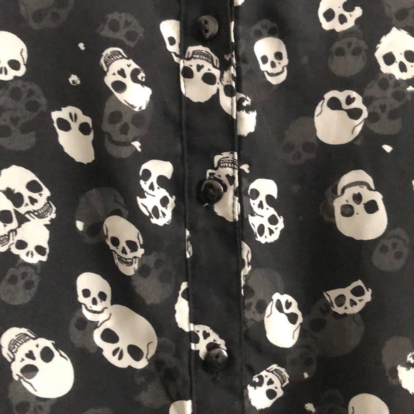 Skull blouse - Picture 5 of 5